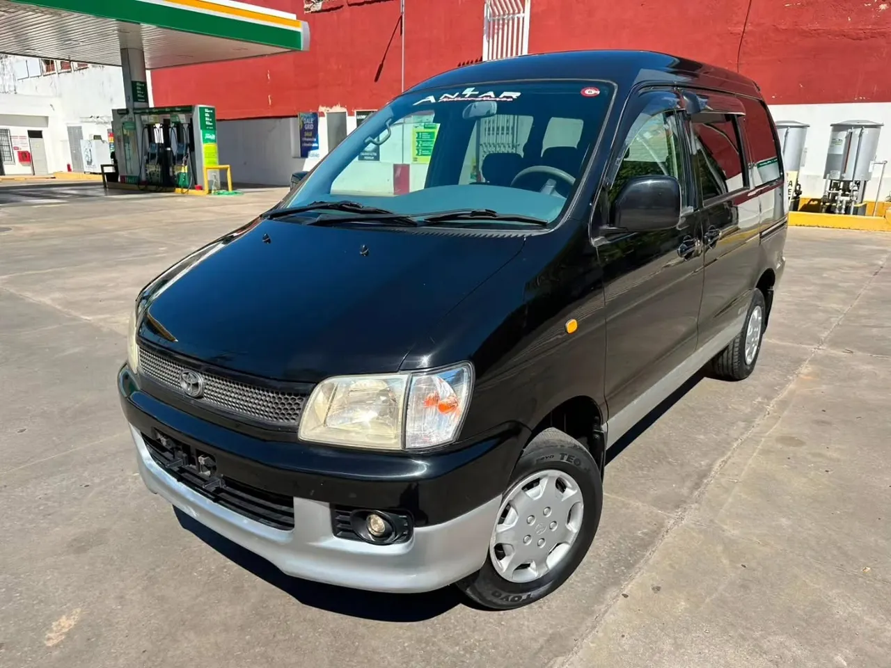 Toyota Noah 1998
