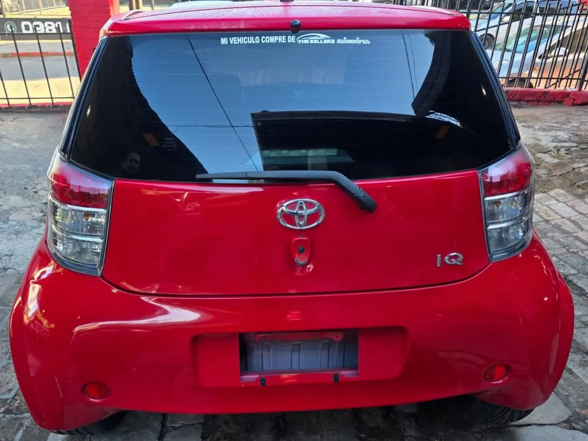 Toyota iQ 2010 Full equipo
