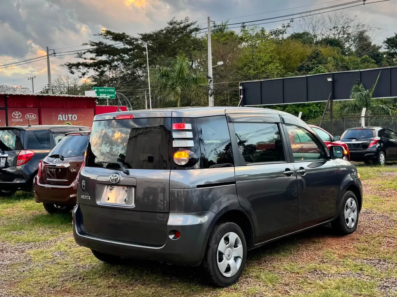 Toyota Sienta 2007