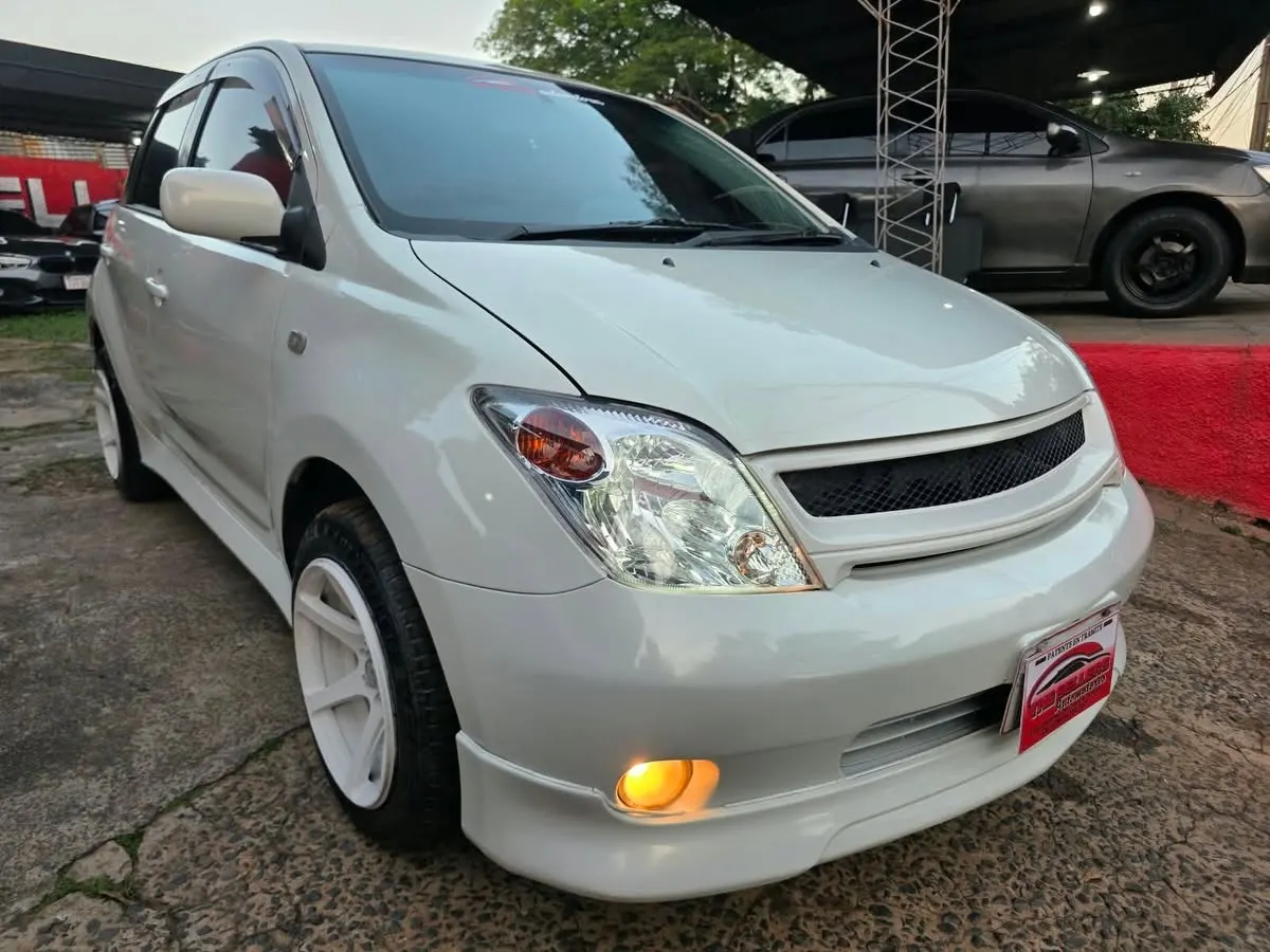Toyota ist 2003
