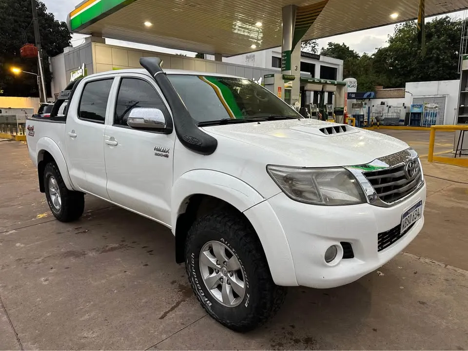 Toyota Hilux 2014 Full
