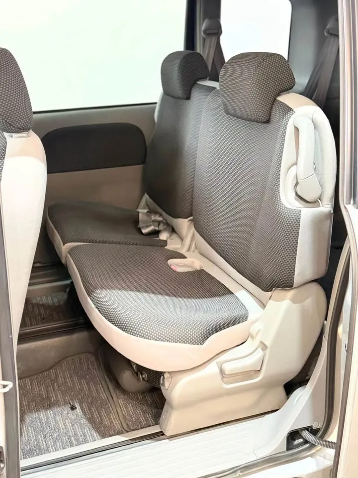 Toyota Sienta 2006