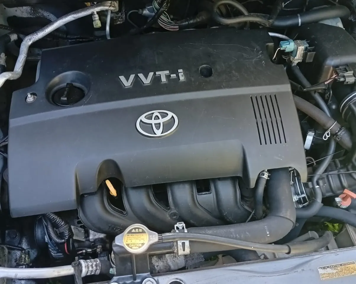 Toyota Sienta 2005