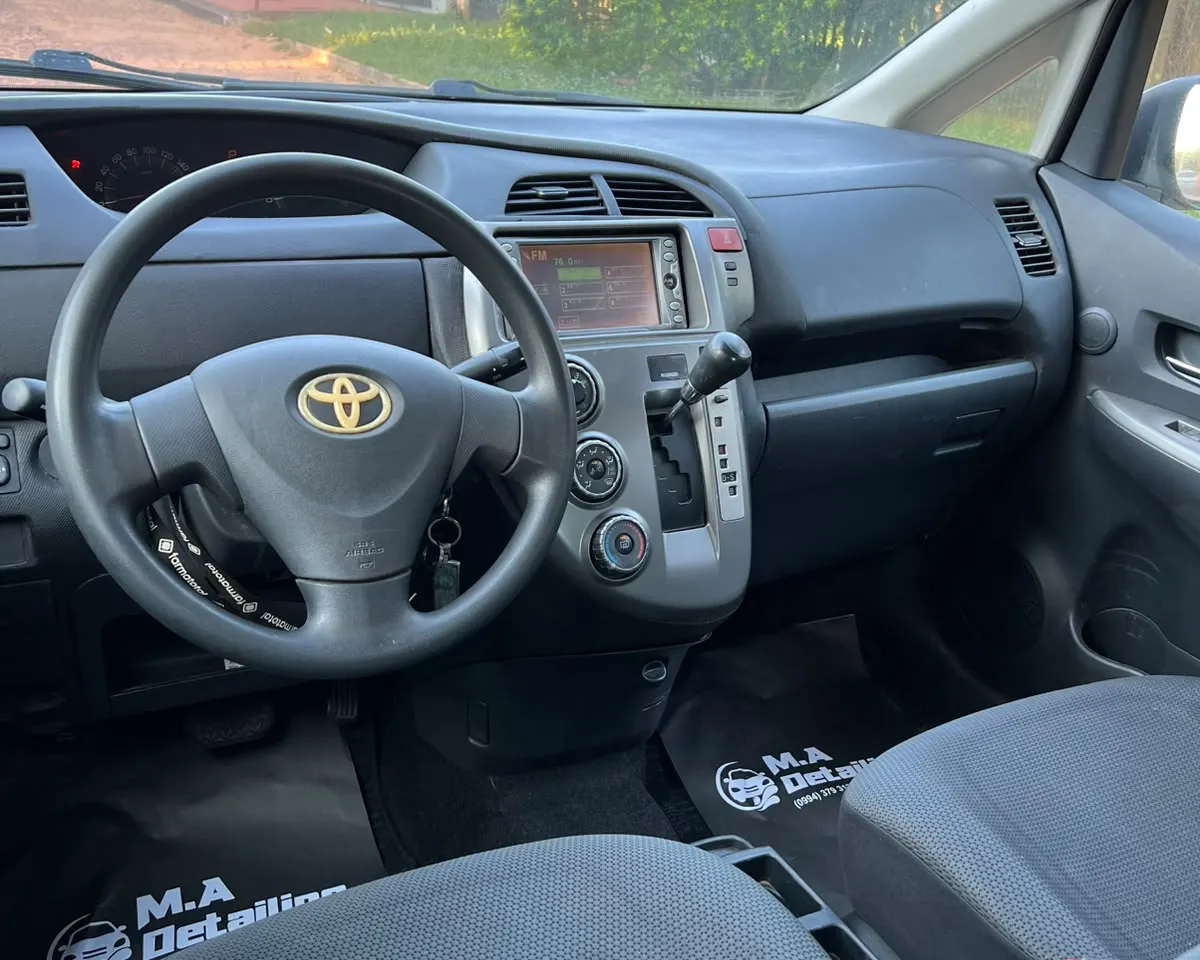 Toyota Ractis 2010