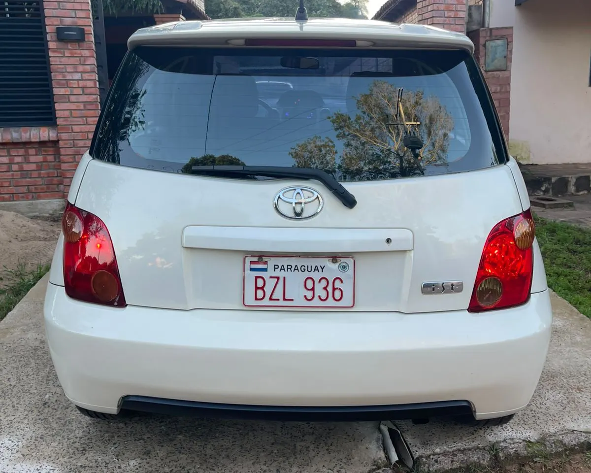 Toyota ist 2003