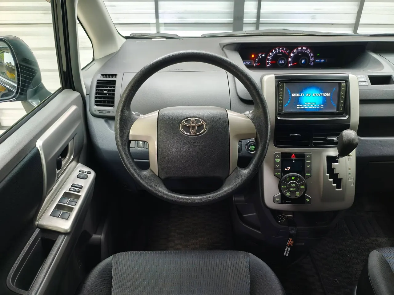 Toyota Voxy 2009