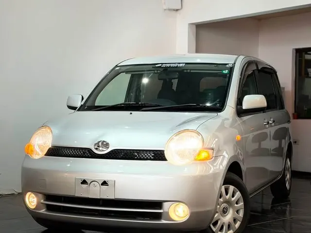 Toyota Sienta 2006