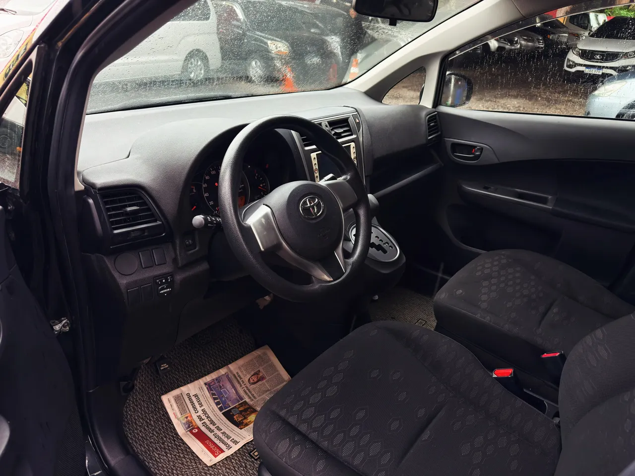Toyota Ractis 2012