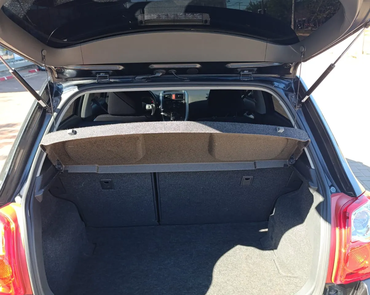 Toyota Auris 2010 1