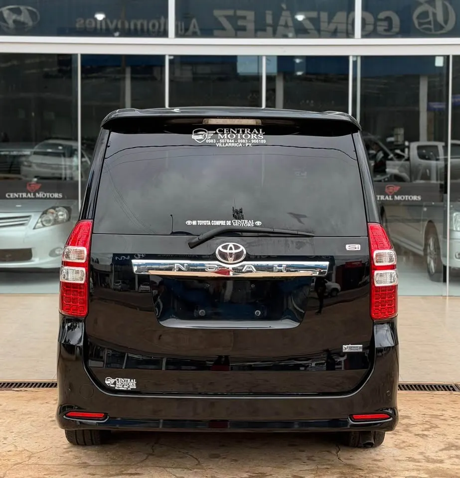 Toyota Noah 2012