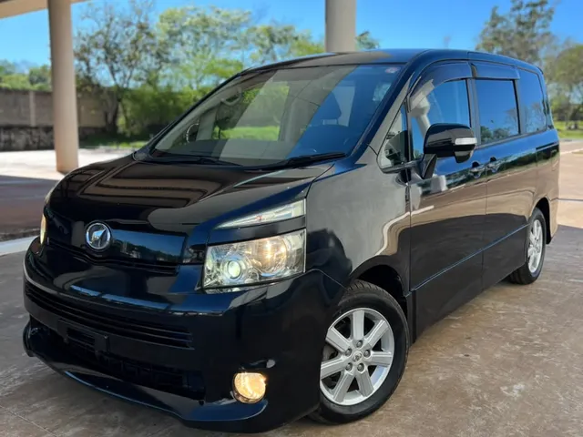 Toyota Voxy 2008