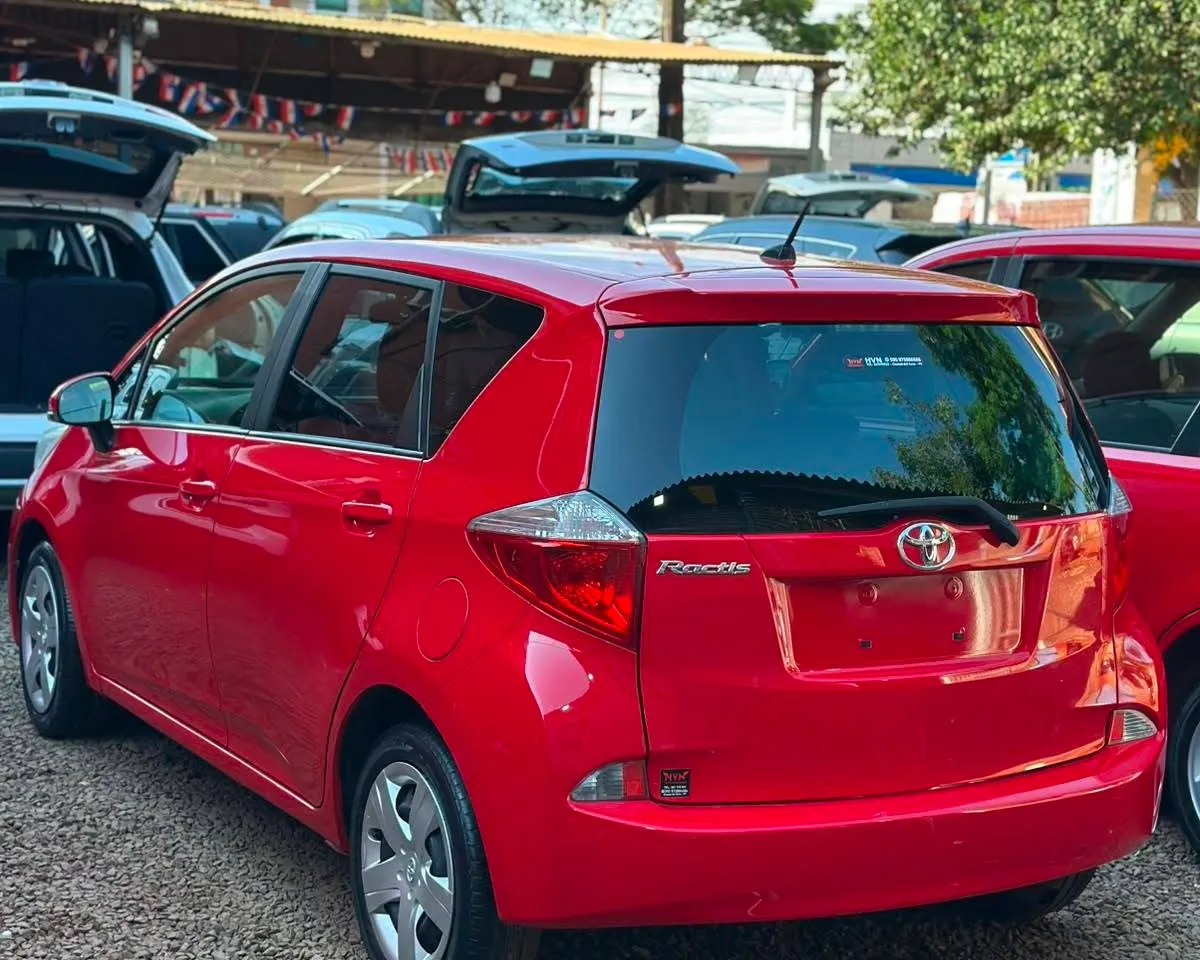 Toyota Ractis 2012
