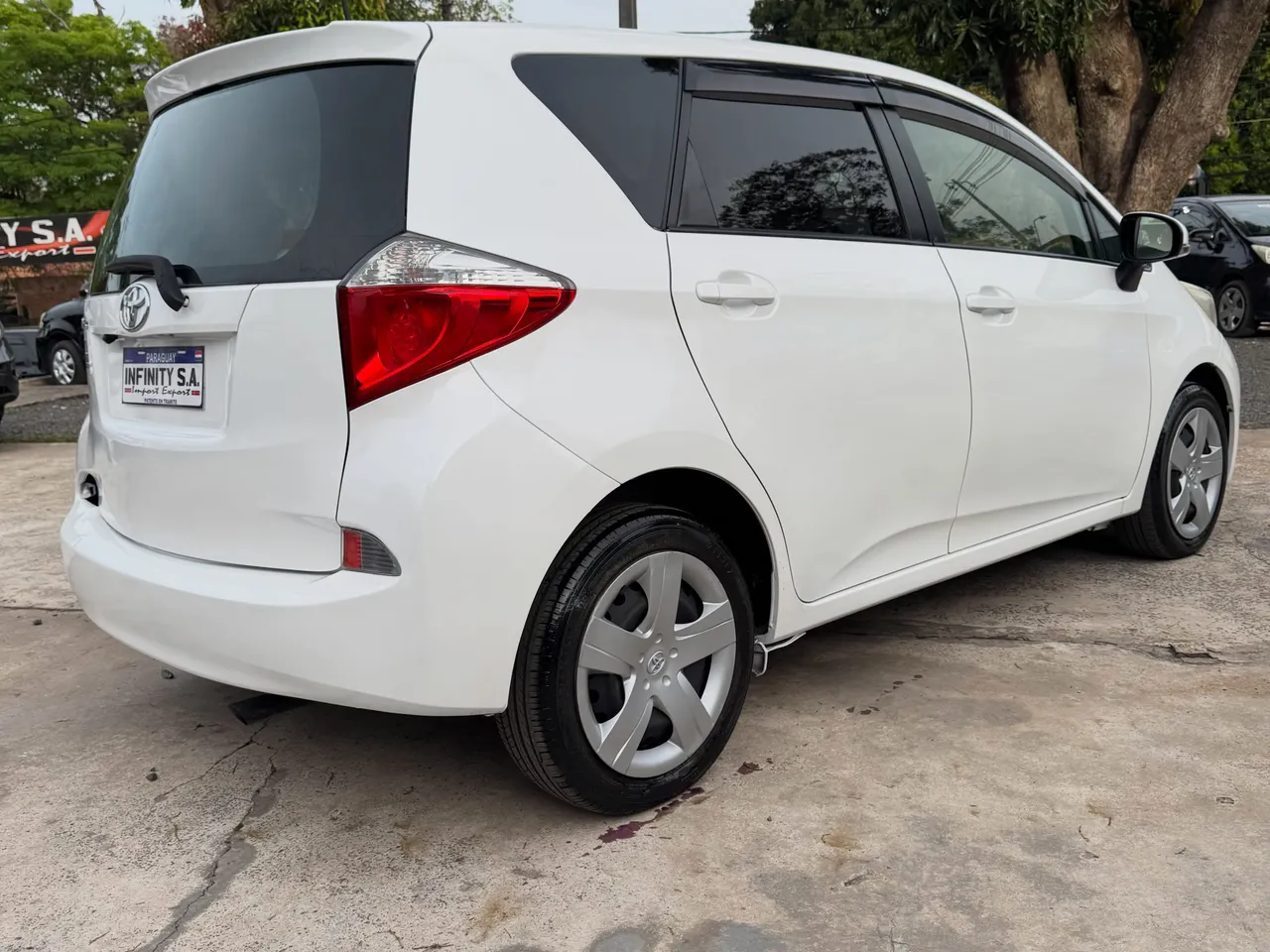 Toyota Ractis 2013