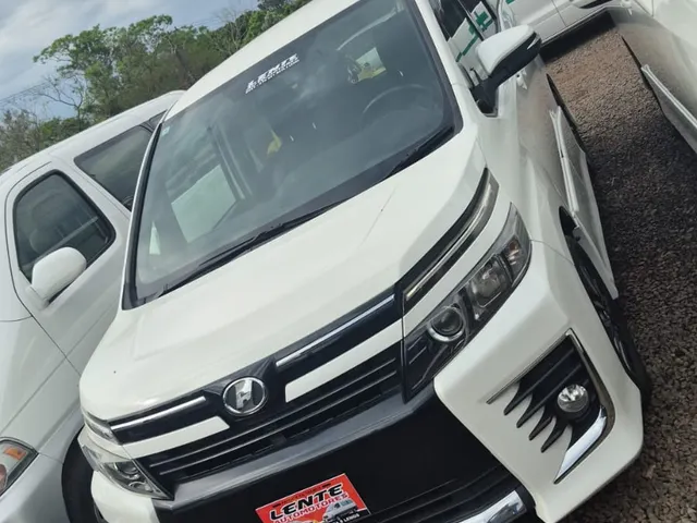 Toyota Voxy 2014