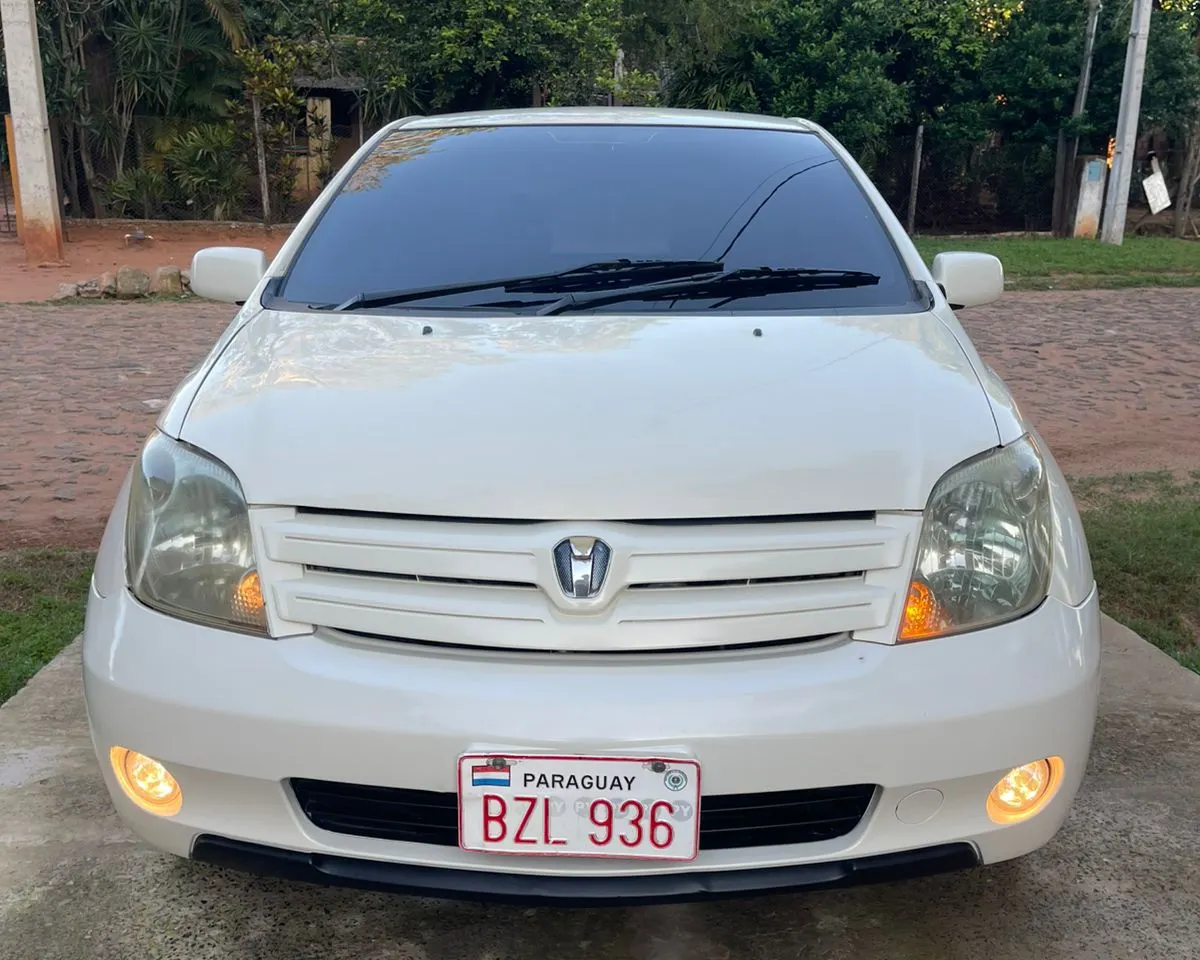 Toyota ist 2003
