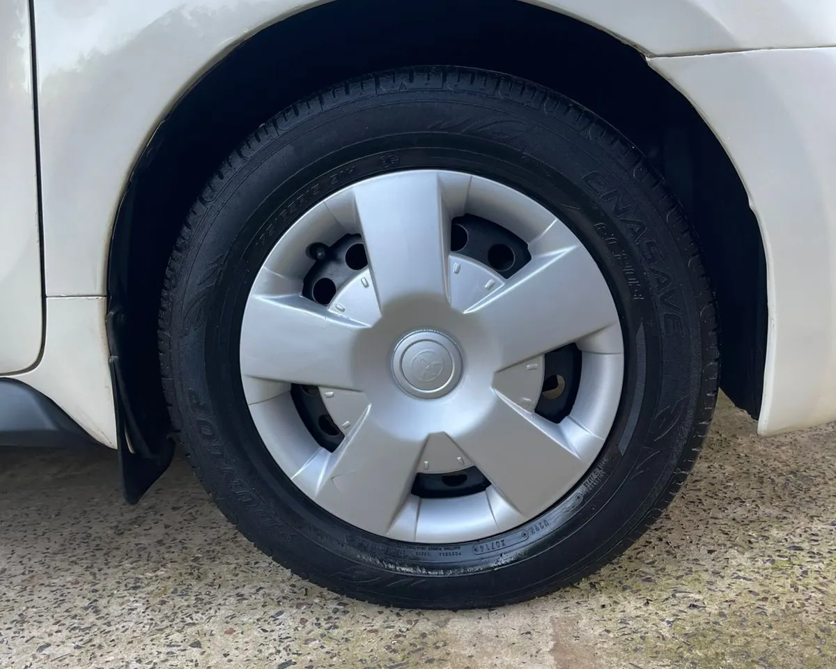 Toyota ist 2003