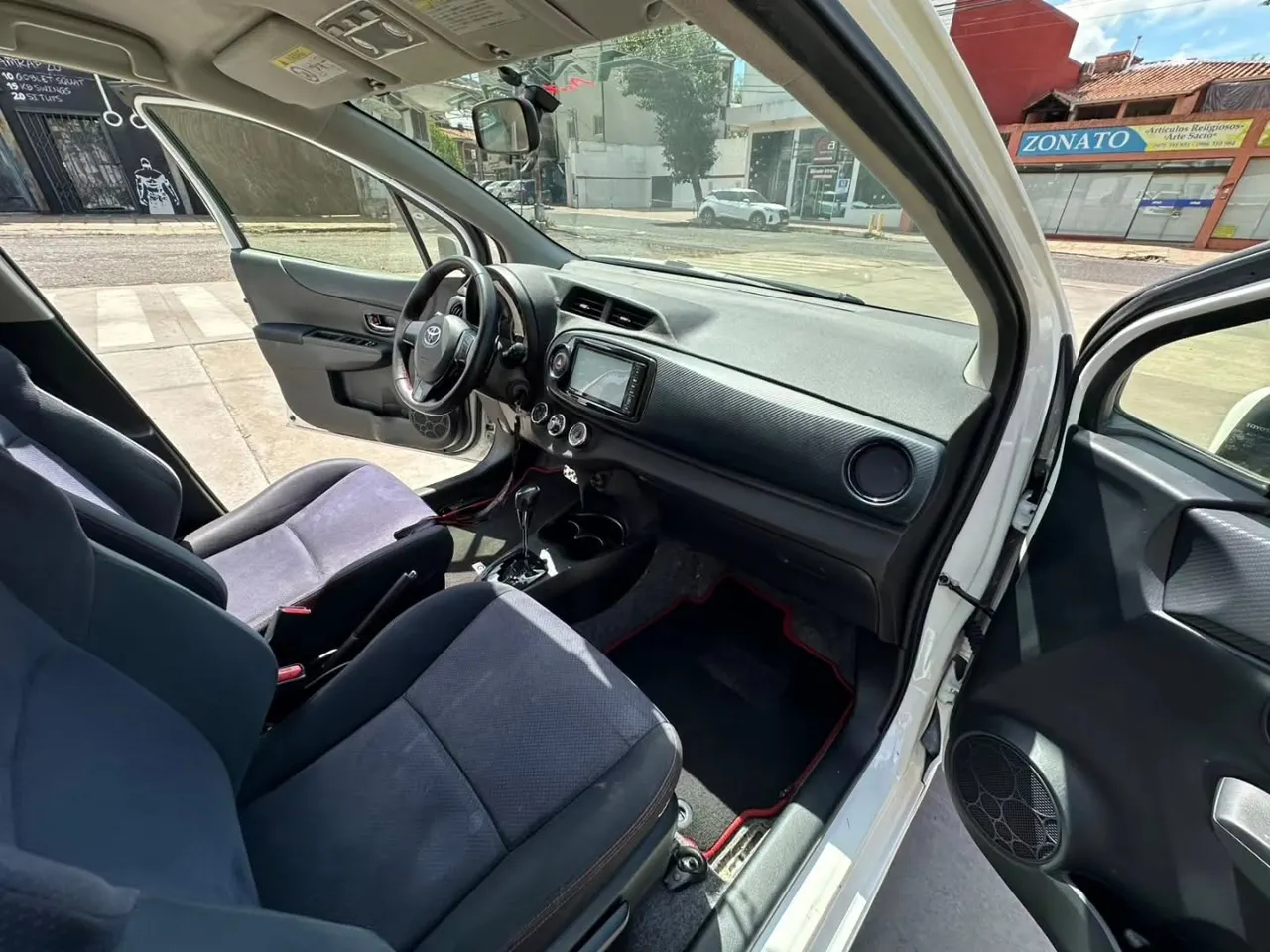 Toyota Vitz 2012