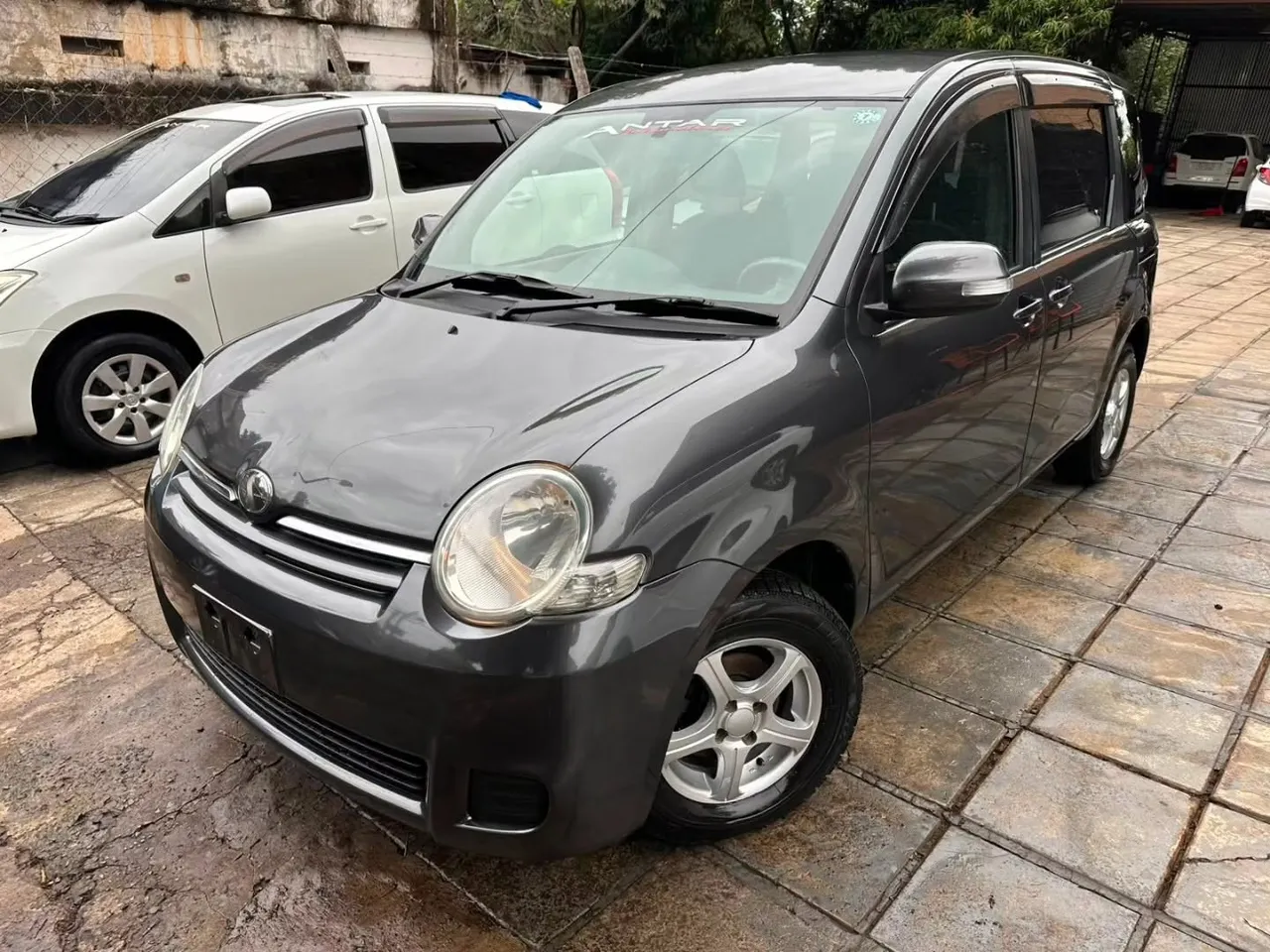 Toyota Sienta 2008