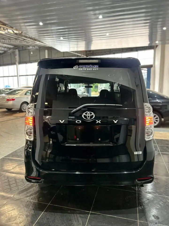 Toyota Voxy 2008