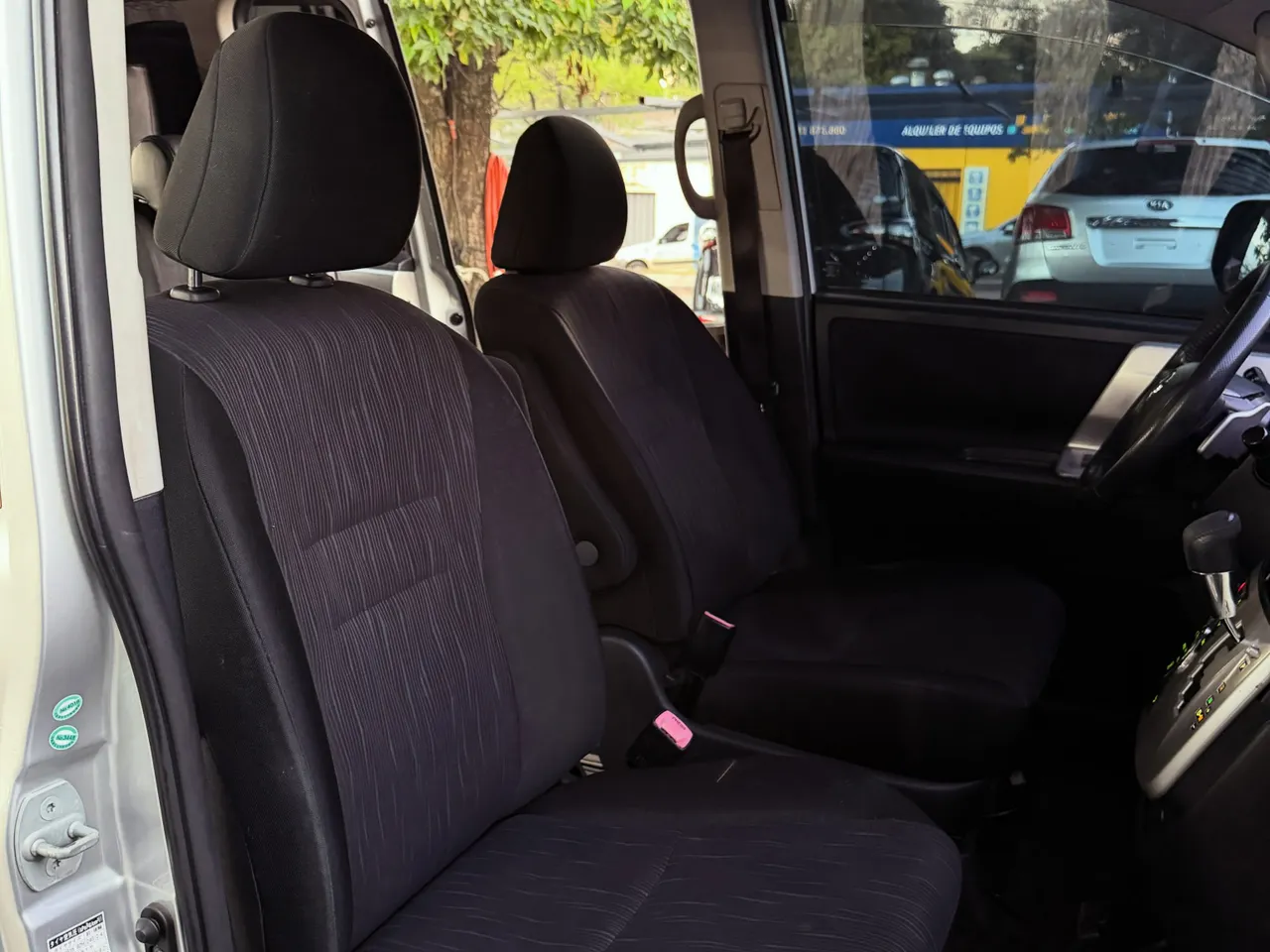 Toyota Voxy 2012 Valve Matic
