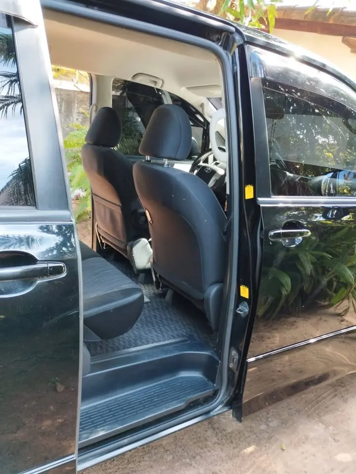 Toyota Voxy 2011 2.0 GS