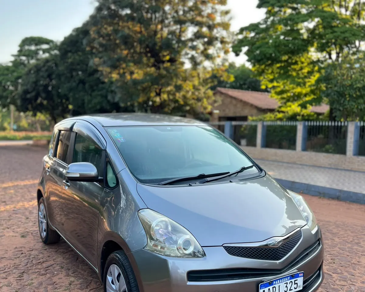 Toyota Ractis 2010