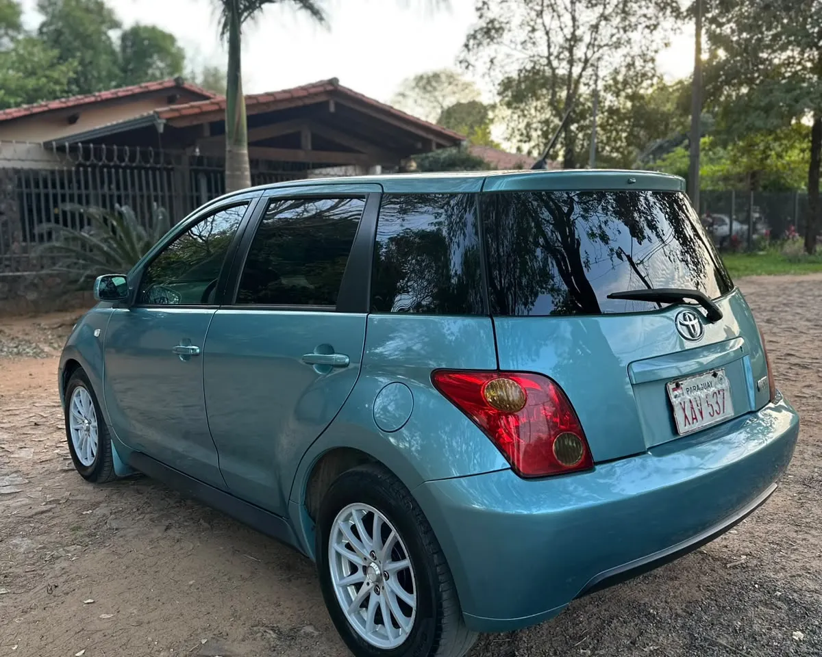 Toyota ist 2004