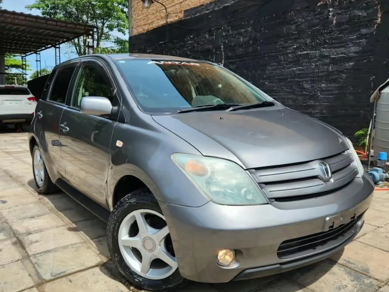 Toyota ist 2002