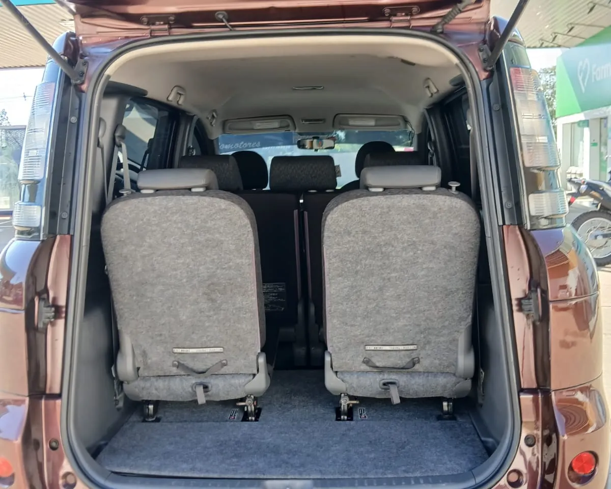 Toyota Sienta 2012