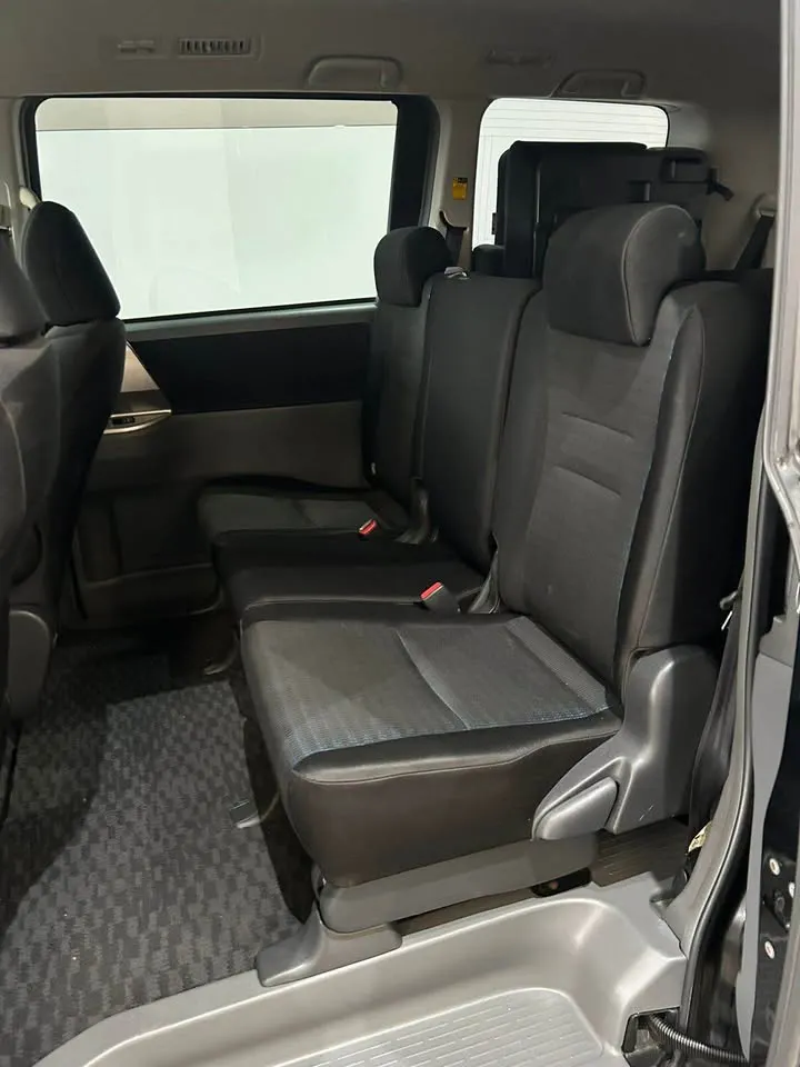 Toyota Voxy 2008