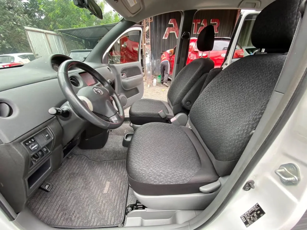 Toyota Sienta 2013