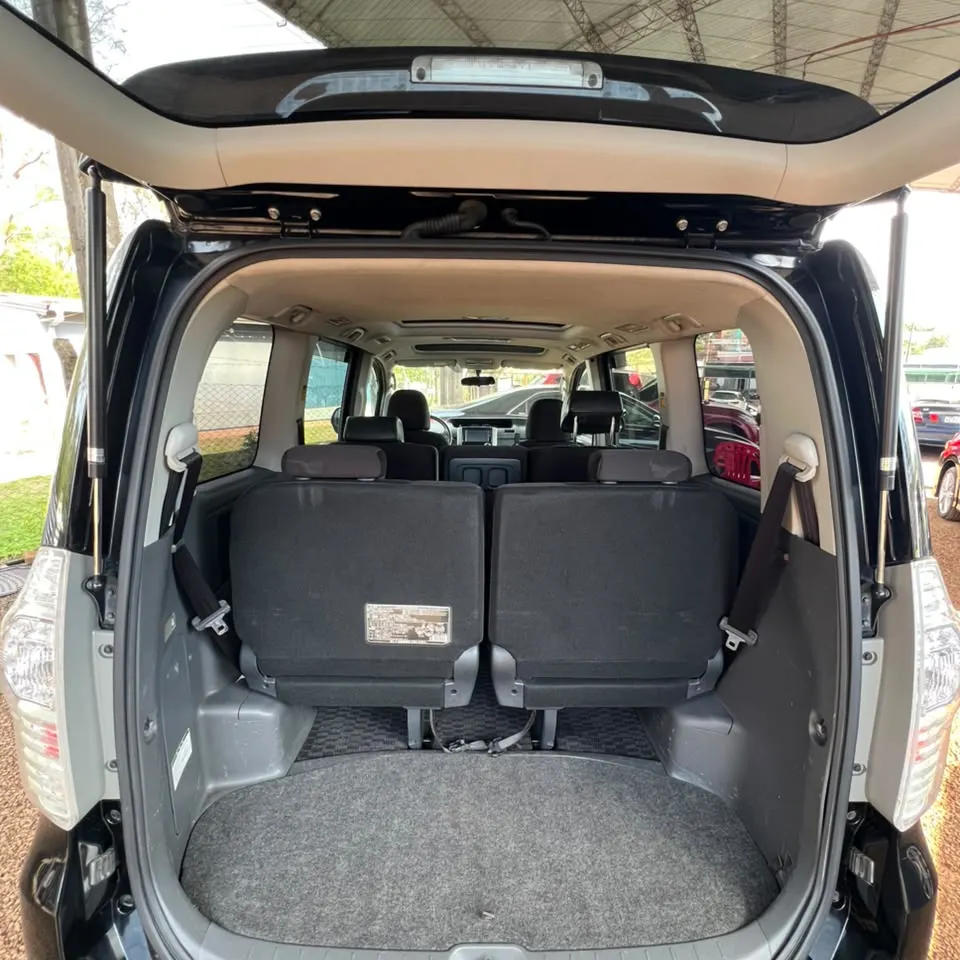 Toyota Voxy 2008