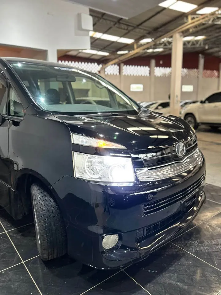 Toyota Voxy 2008