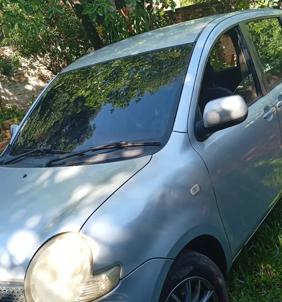 Toyota Sienta 2005
