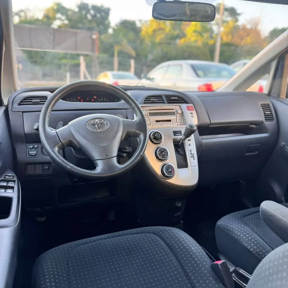 Toyota Ractis 2009