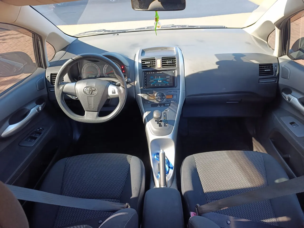Toyota Auris 2010 1