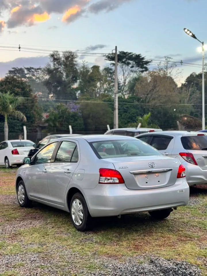 Toyota Belta 2005