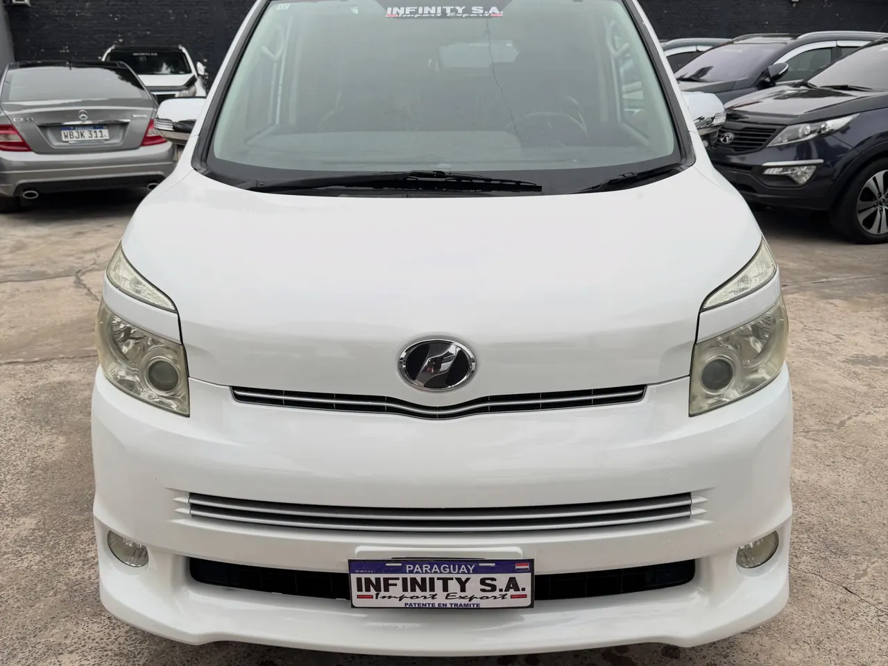 Toyota Voxy 2009