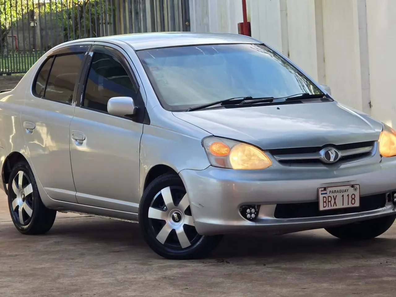 Toyota Platz 2003