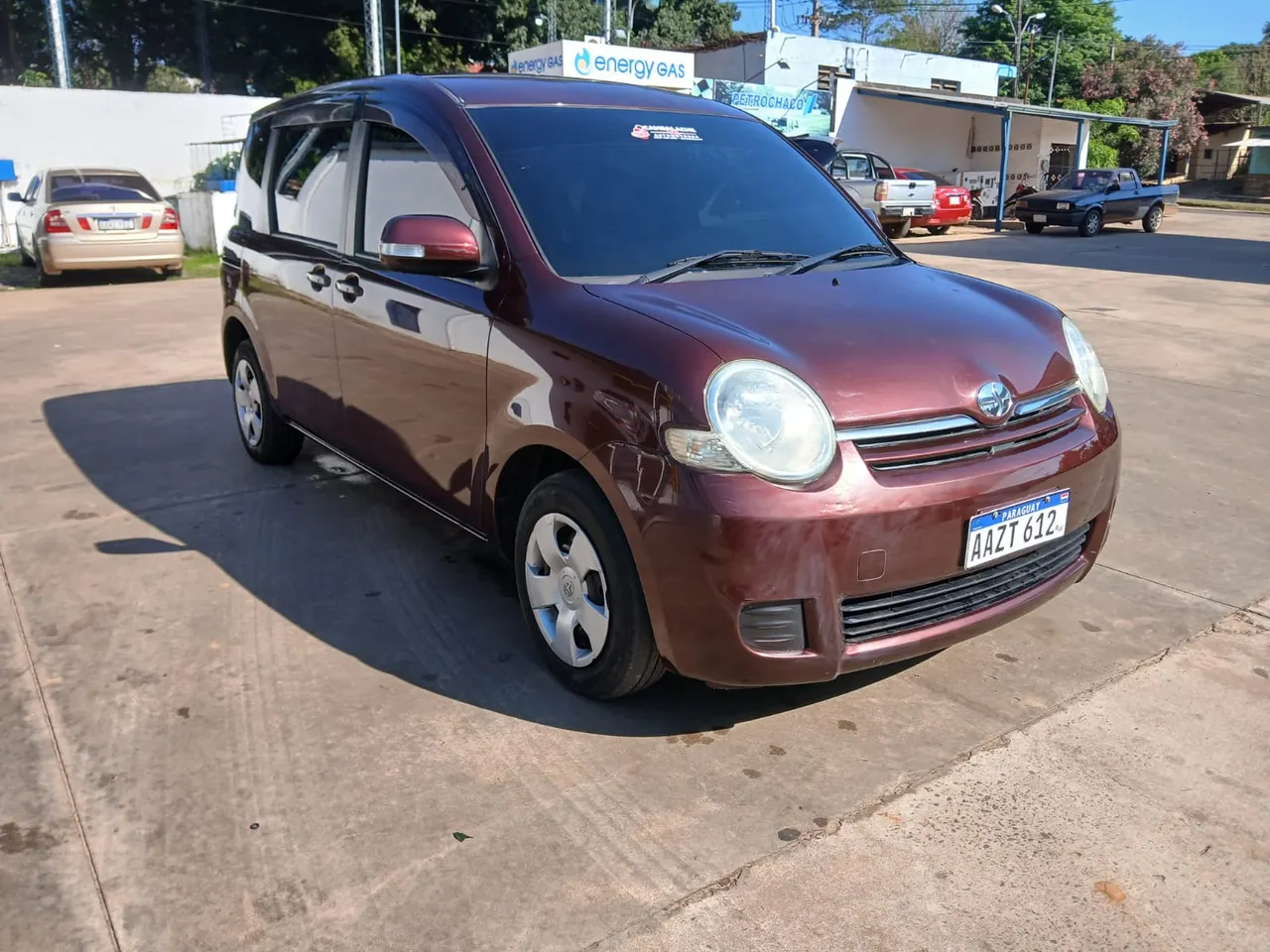 Toyota Sienta 2012