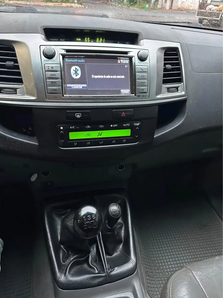 Toyota Hilux 2014 Full