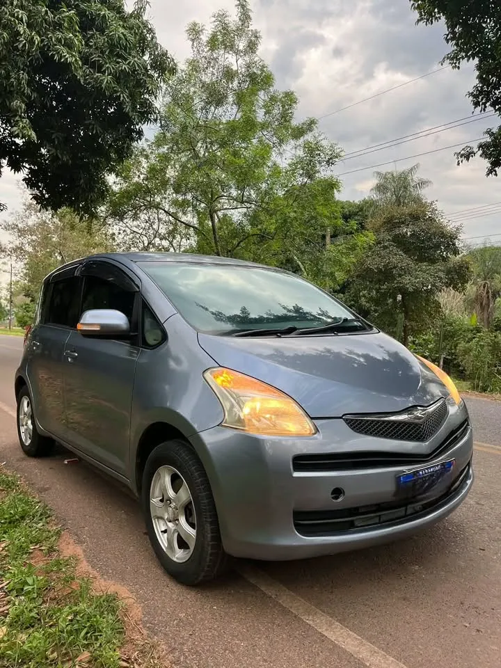 Toyota Ractis 2006