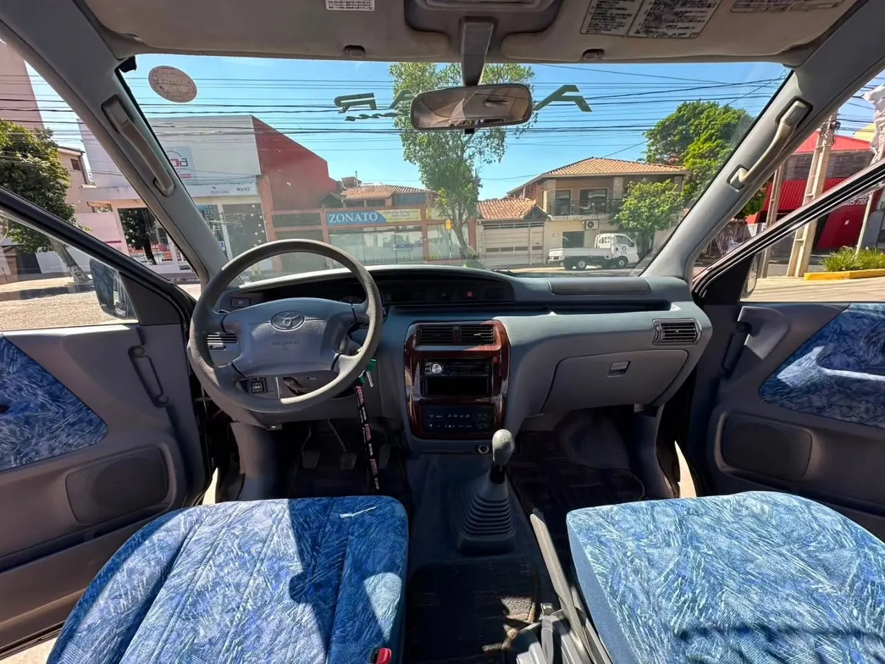Toyota Noah 1998
