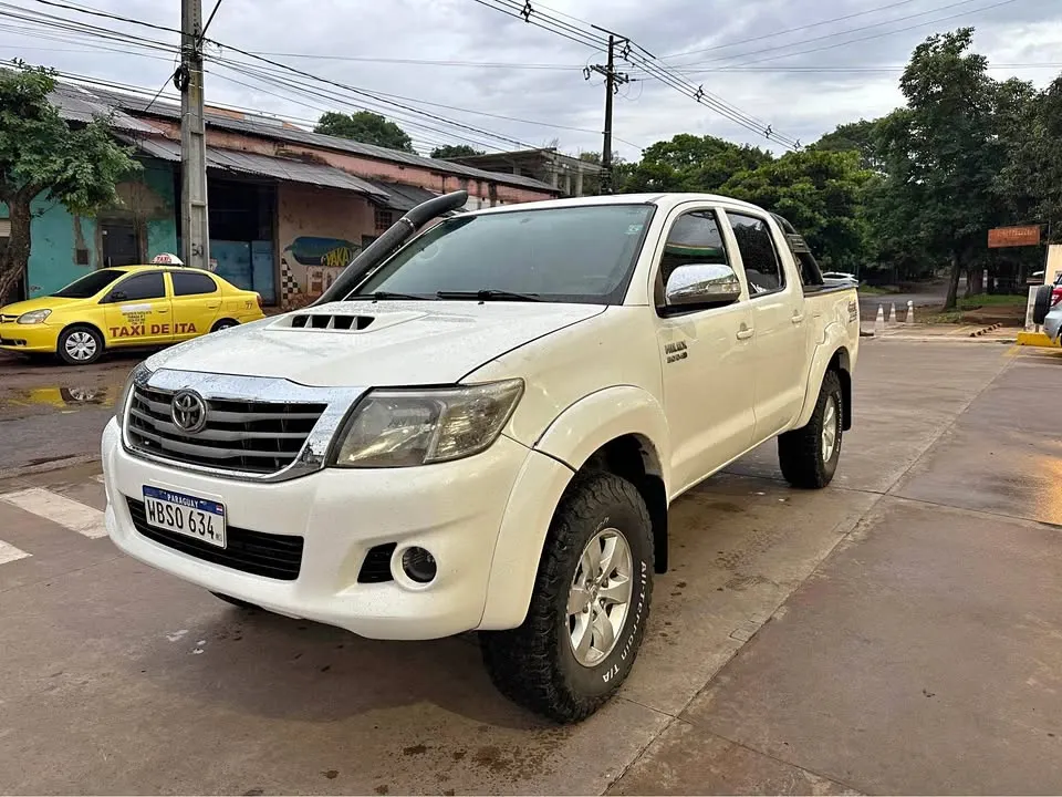 Toyota Hilux 2014 Full