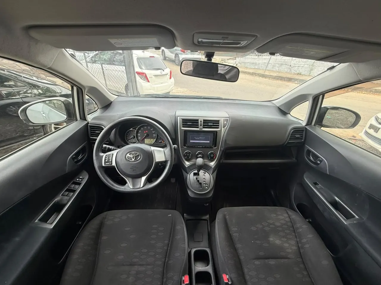 Toyota Ractis 2012