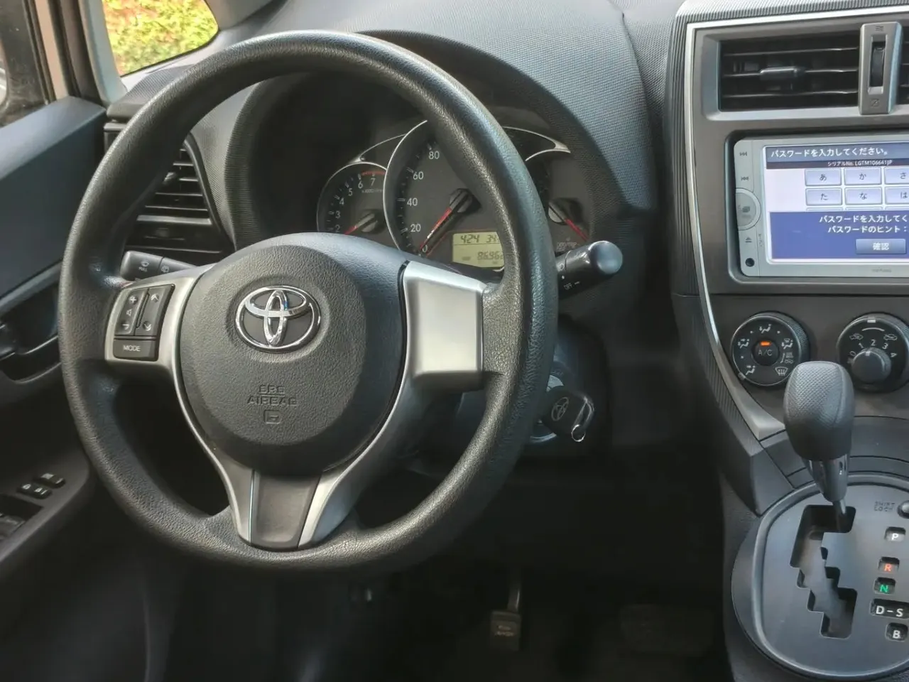 Toyota Ractis 2012