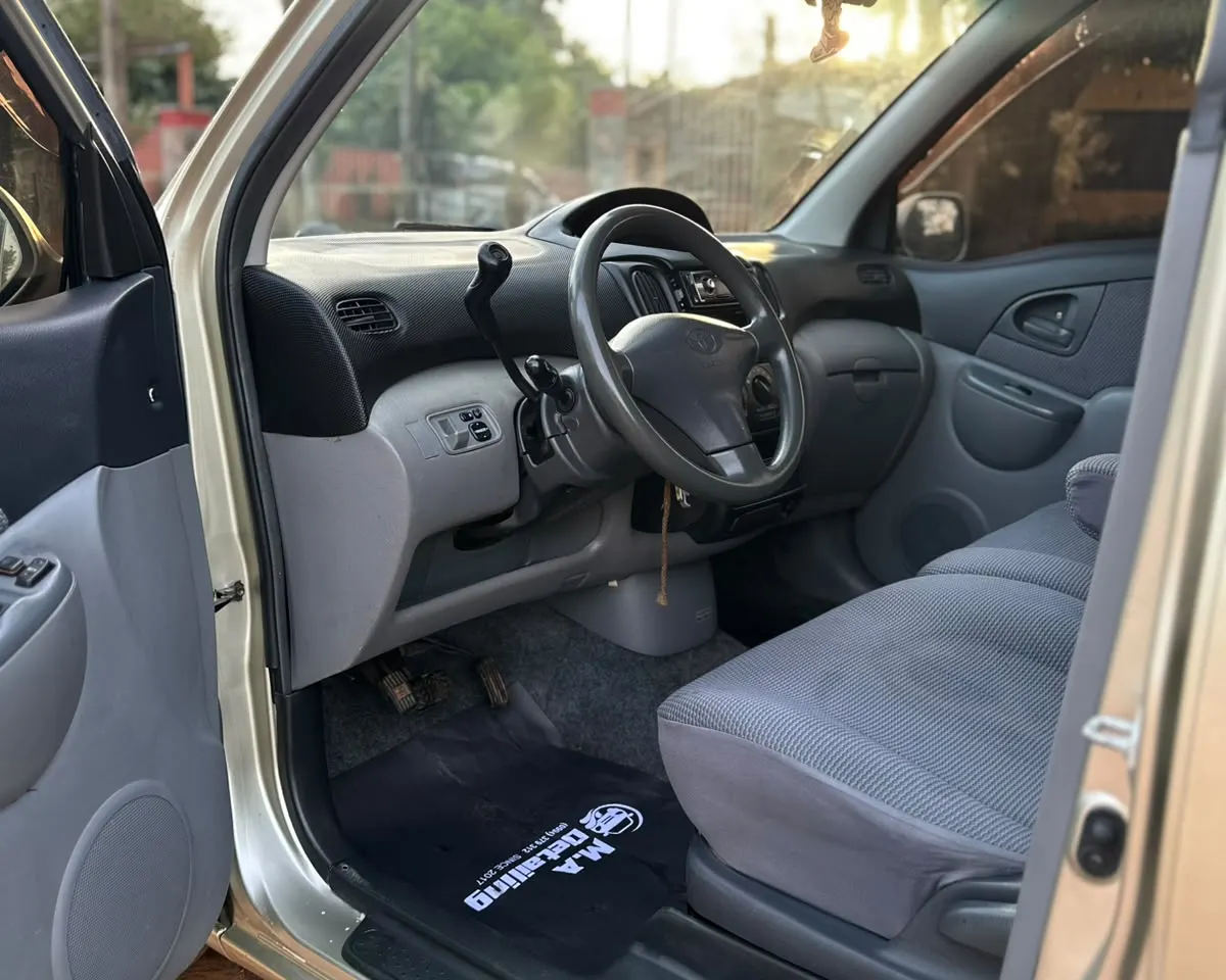 Toyota Funcargo 2002