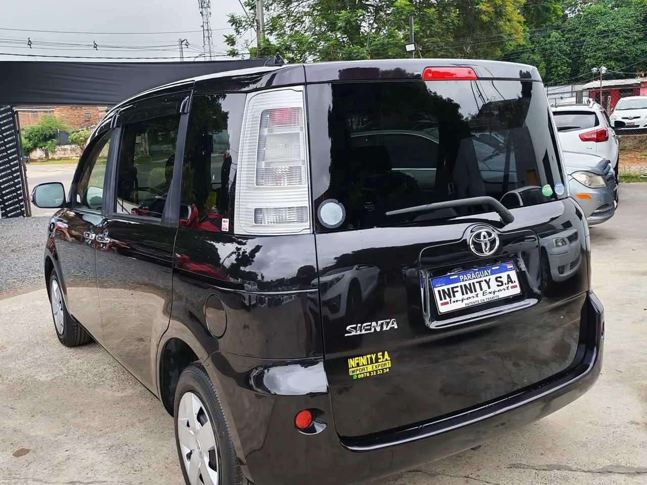 Toyota Sienta 2013