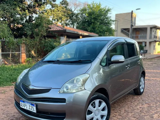 Toyota Ractis 2010