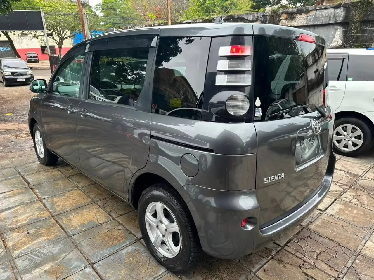 Toyota Sienta 2008